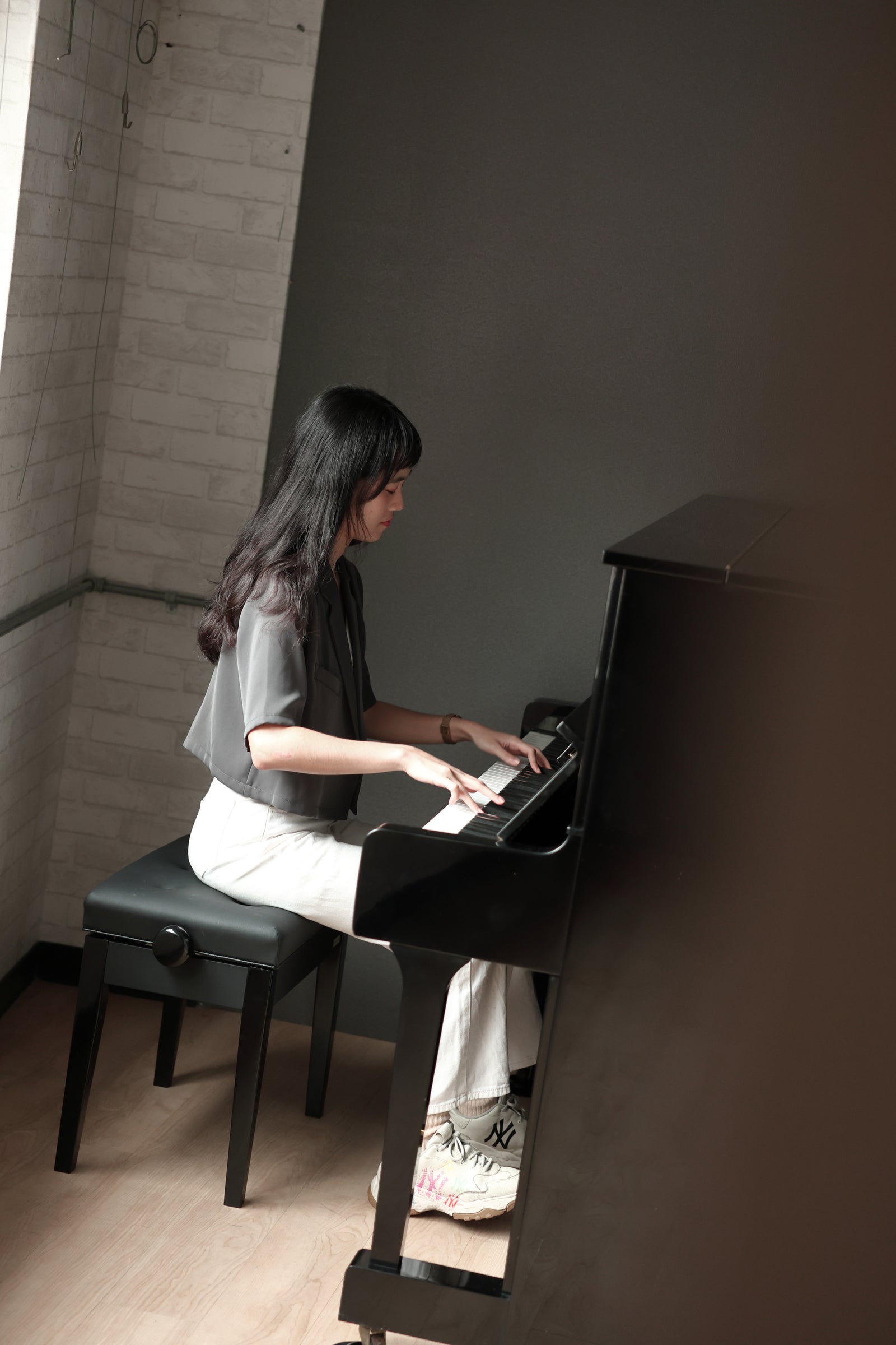 台北古典鋼琴課程，學生練習讀譜與鋼琴演奏