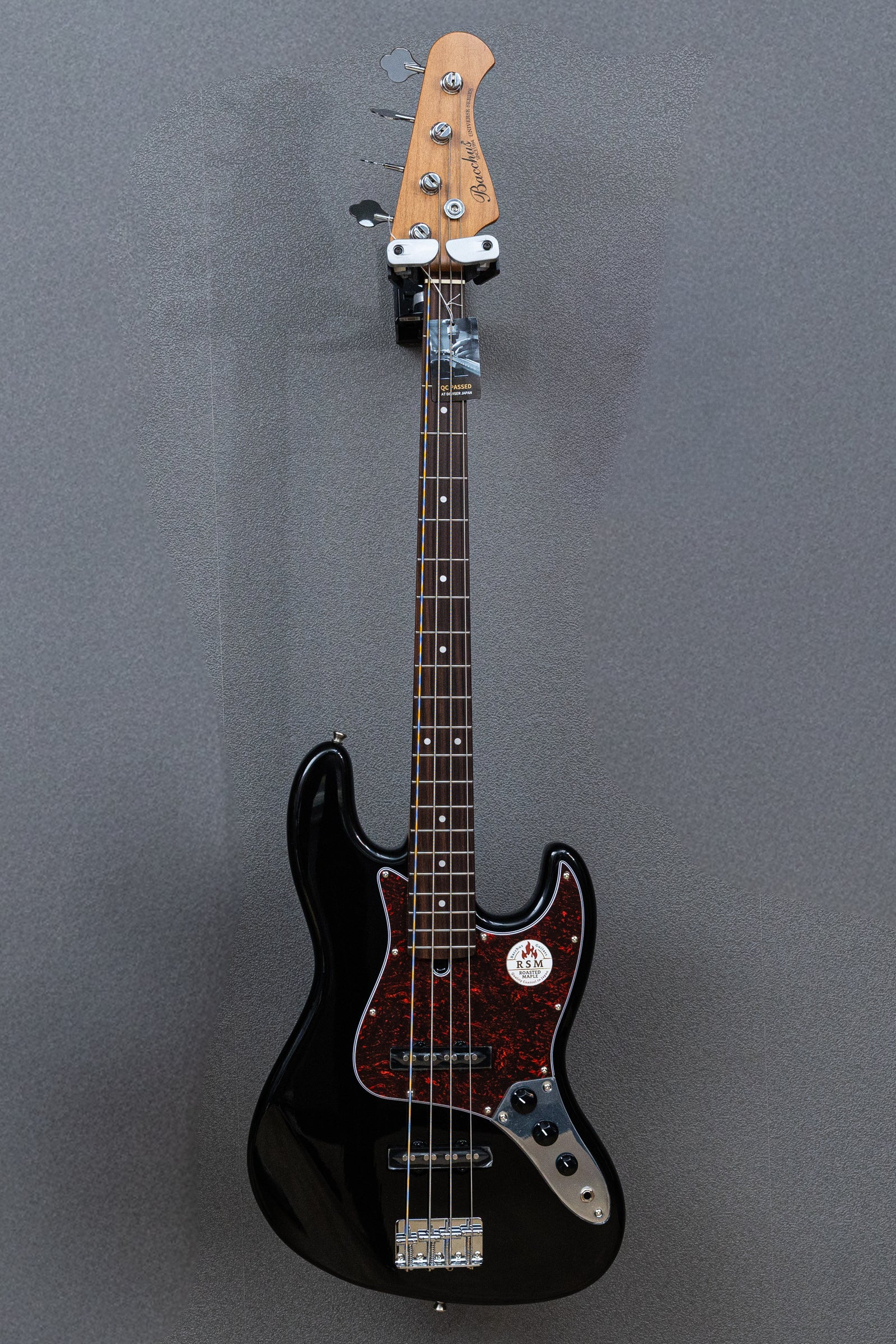 Bacchus BJB-1-RSM R-TTPG 經典玳瑁護板特仕款 電貝斯 多色款，black 配色，外觀與細節圖 1
